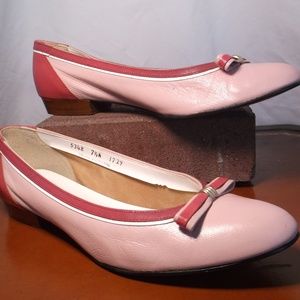 Bob Baker Women's  Sz. 7.5N Vintage Bow Loafers